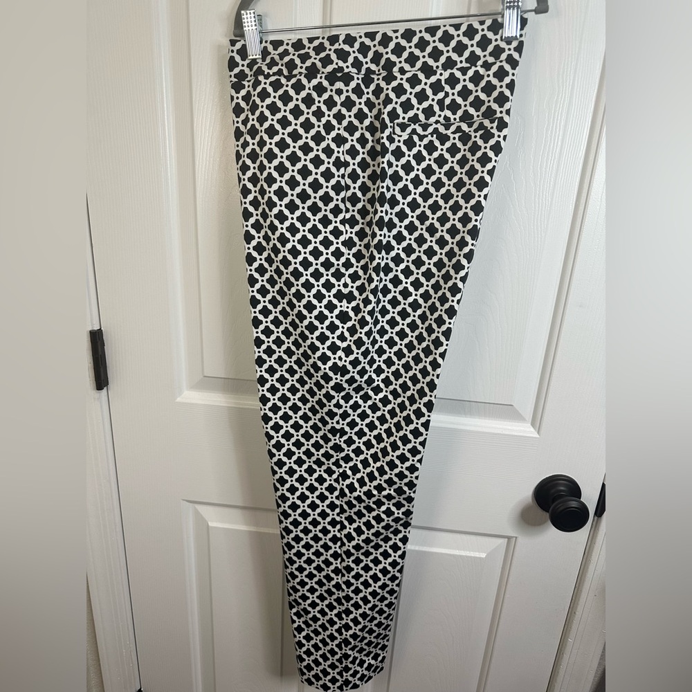 Dana Buchman Black and White Patterned Pants, Size 8 - Picture 9 of 10